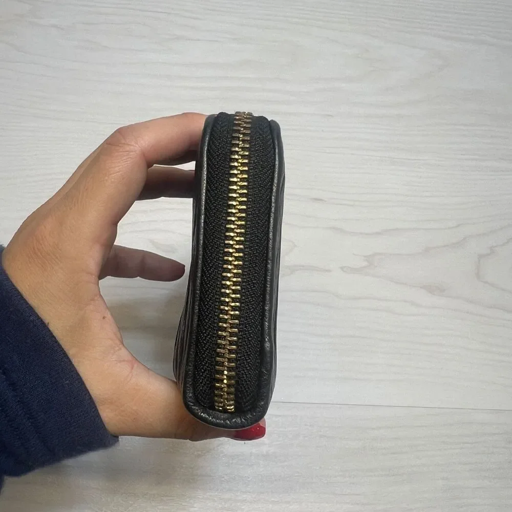 Very Rare Coach Wallet Zip Around Accordion Black‎ w/Leather Design Soft Leather